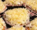 Schabowe zapiekane z serem i pieczarkami – pyszny pomysł, co zrobić ze schabu.