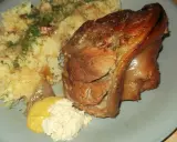 Najlepsza golonka gotowana i pieczona, podana z ziemniakami i chrzanem.